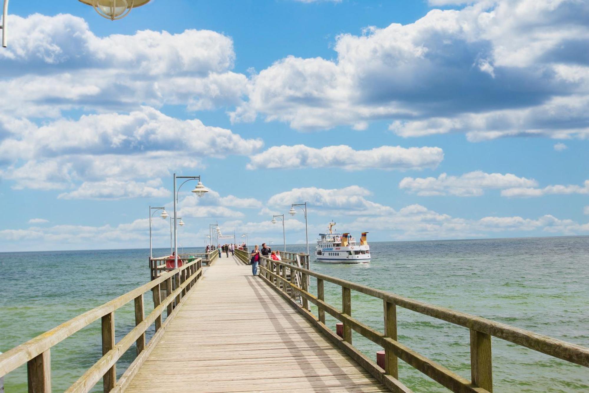 Mit Meerblick Und Balkon, Gratis Nutzung Vom Ahoi Erlebnisbad Und Sauna In Sellin - Meeresblick Fewo 27 ゲーレン エクステリア 写真